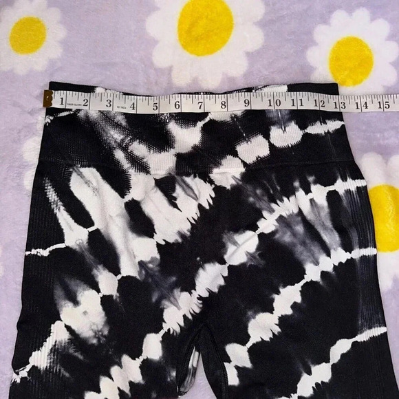PINK Seamless Tie Dye Leggings Ribbed Black & White High Rise Sz M - Picture 6 of 8